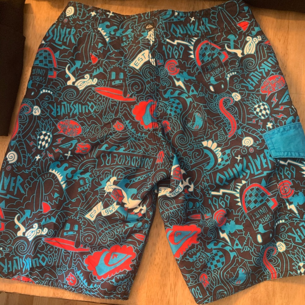 Quiksilver Boys board shorts sz 24